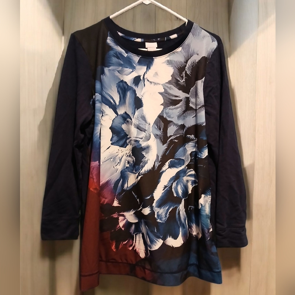 Chicos Zenergy 2 Blue Floral Crew Neck Sweater Womans size Medium